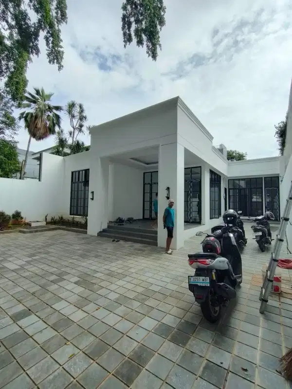 Disewakan rumah baru cocok untuk kantor dan usaha at Menteng Jakpus