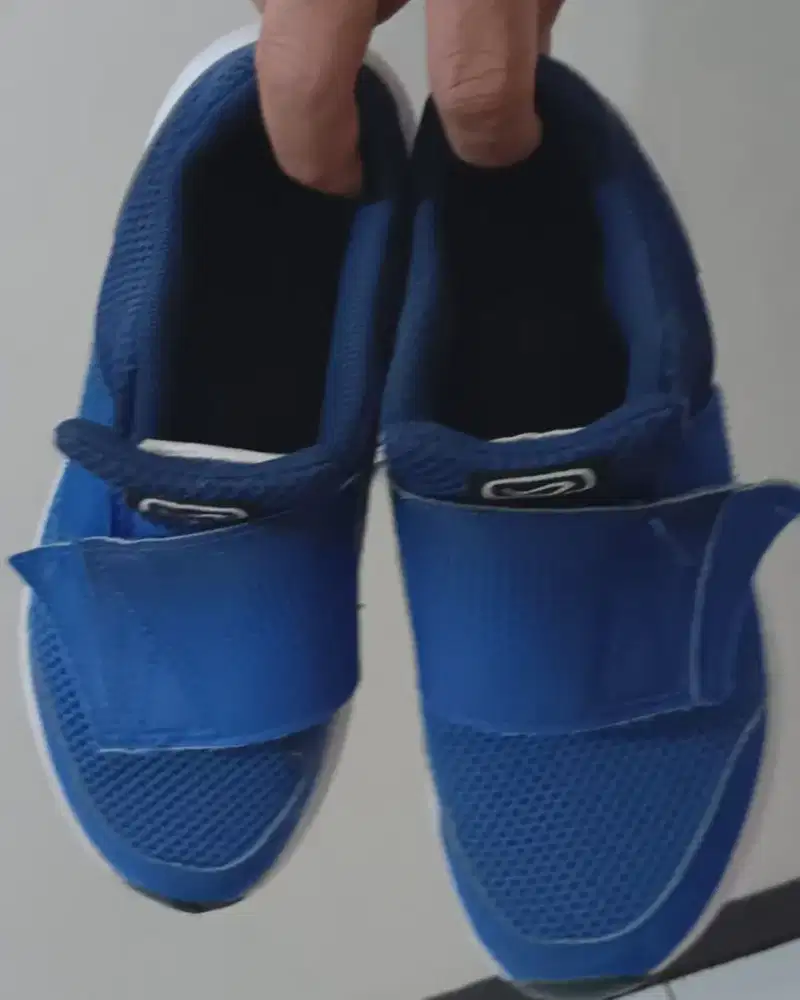 Sepatu anak merk Kalenji - Decathlon ( Preloved )