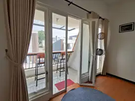 VILLA 500 JUTAAN ADA BALKON DAN POOL UNIT READY
