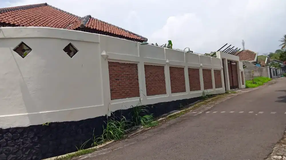 Rumah antik luas adem dan nyaman di kota Cianjur
