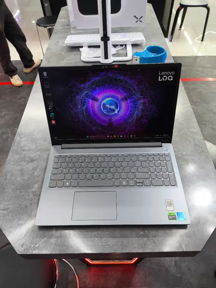 Lenovo LOQ ESSENTIAL