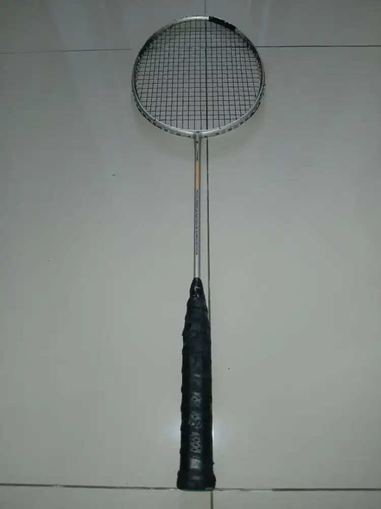 Raket Badminton Yonex (Retro)