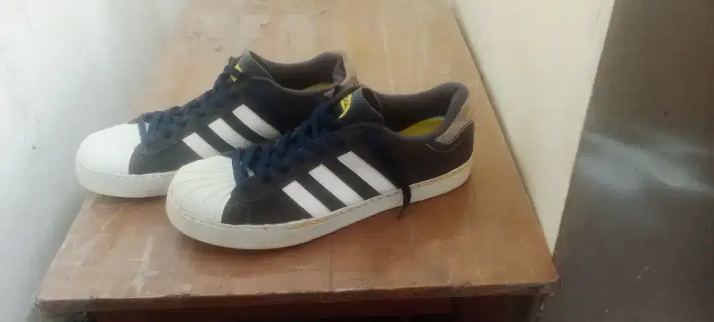 SEPATU ADIDAS sz 44,5 Insole 27,5 Rp 199rb