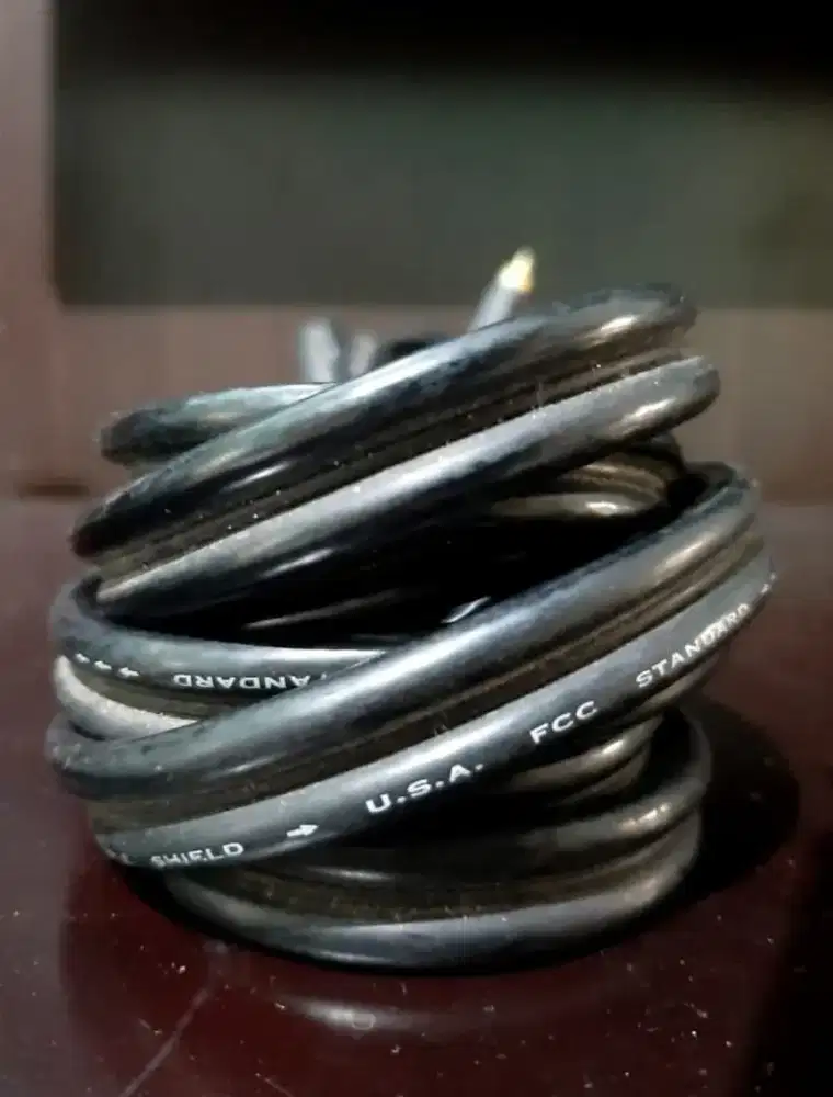 Kabel RCA panjang 5m.
Hitam dan Biru
(Made in USA)