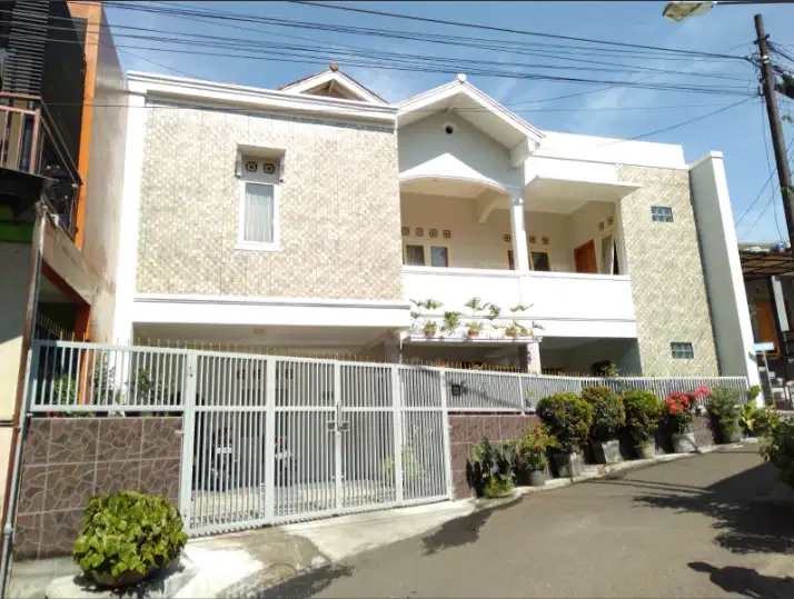 Jual Rumah 3 lantai ada usaha kost 16 kamar sebelah kampus UIN Cibiru