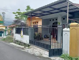 Rumah 2 lantai harga murah di dekat pasar induk kota batu