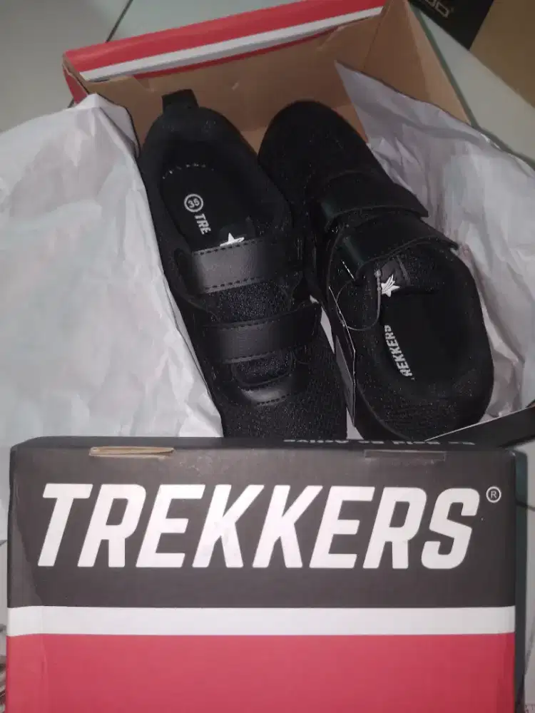 Sepatu Trekker Hitam Size 35