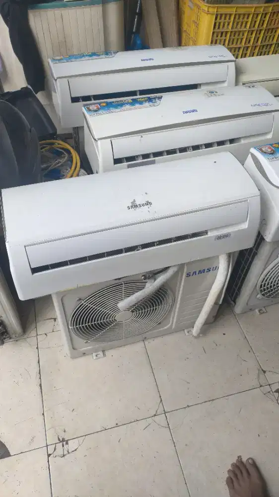 Di jual AC second 1/2pk normal sekalian pasang
