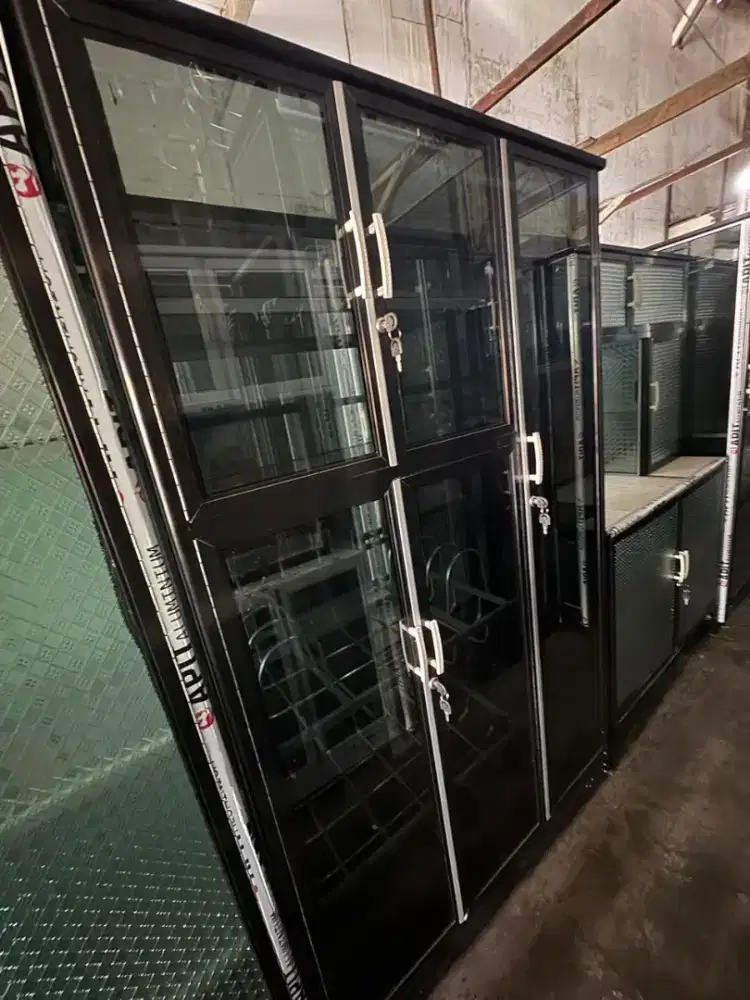 Rak piring kaca 5 pintu