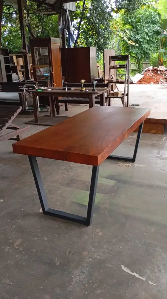 Meja Makan Kayu Trembesi