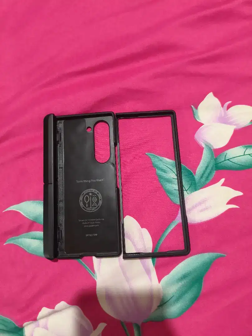 Casing Samsung Z Fold 6 Spigen