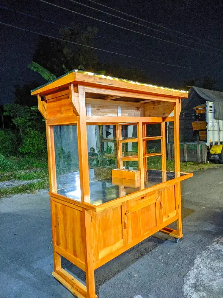 Gerobak nasi goreng, gerobak angkringan, gerobak pecel lele, dll