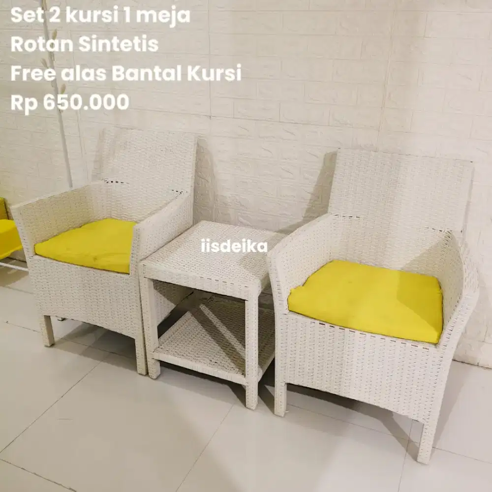 Set Kursi Rotan Sintetis
Isi 2 kursi 1 meja