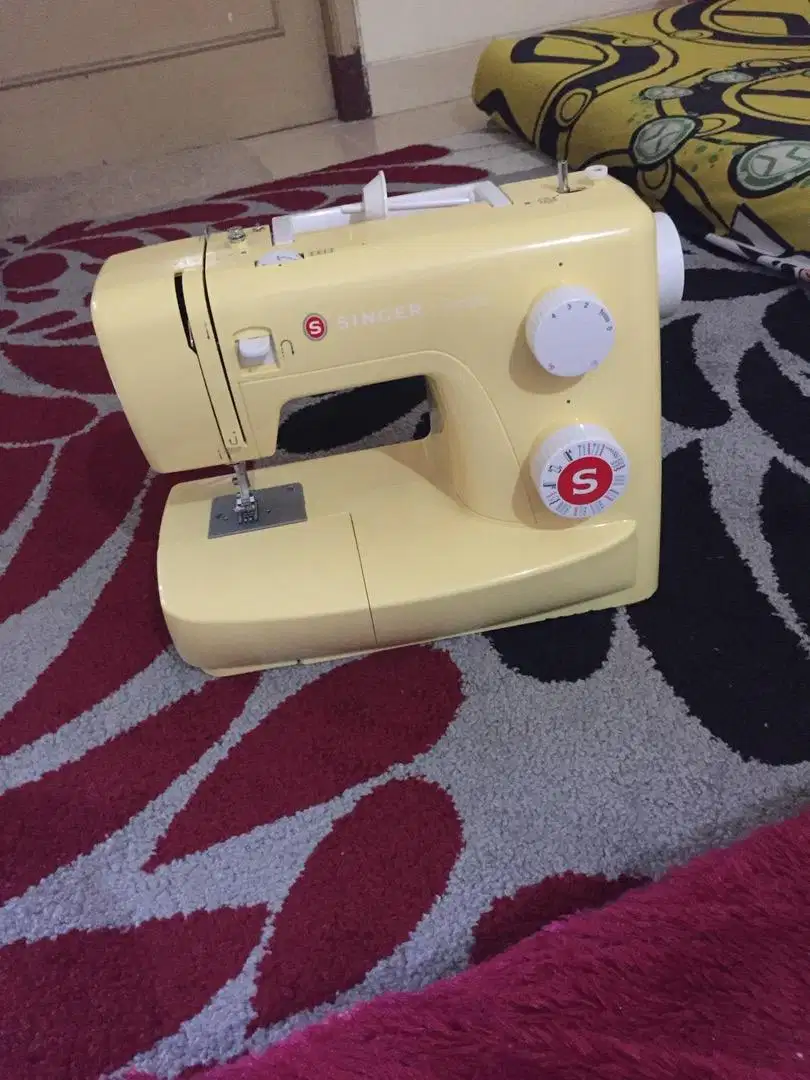 Dijual Mesin Jahit Singer seri 3223Y warna kuning