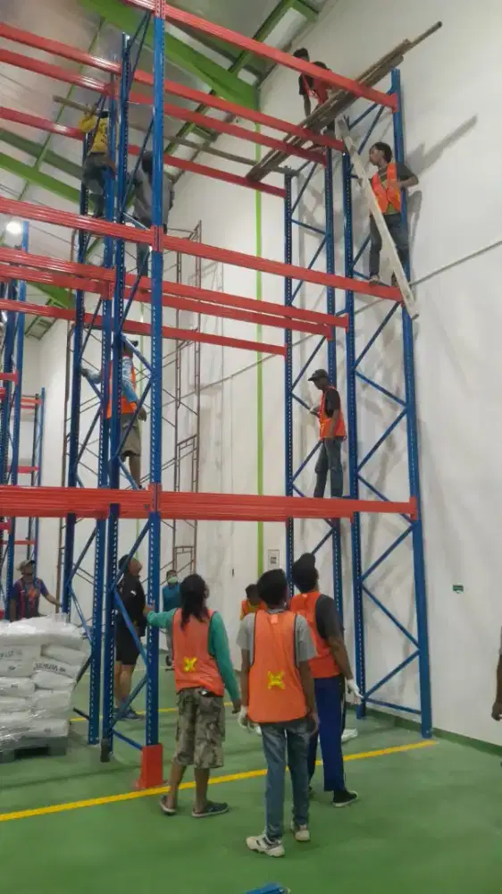 Heavy Duty rak gudang industri kapasitas 2ton per level siap kirim
