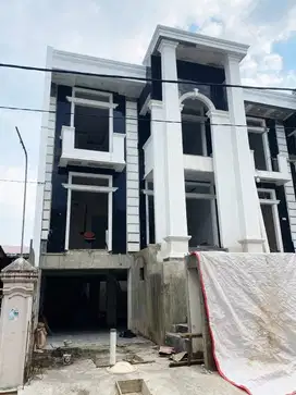 RUMAH 3 LANTAI DI JL POROS HERTASNING KOTA MAKASSAR