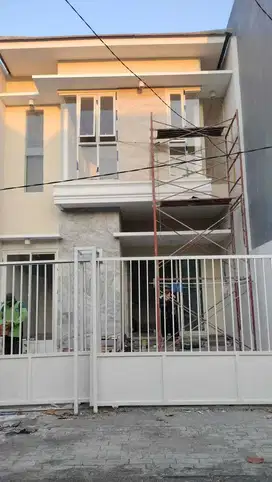 DIJUAL RUMAH MODERN CLASSIC KUWUKAN REGENCY SBY BARAT
