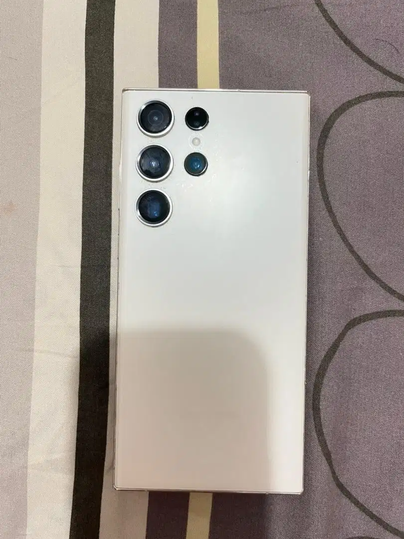 S23 Ultra 12/256 GB