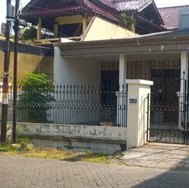 Rumah Hunian dan Rumah Kos Jadi Satu di Wisma Permai Tengah