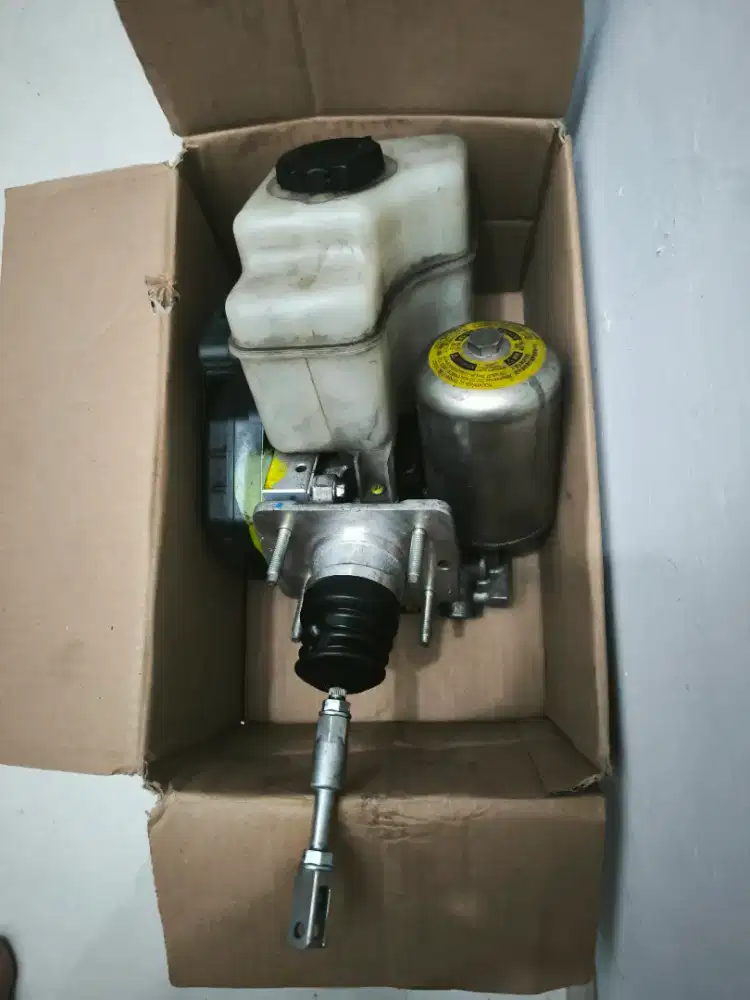 Jual Master Rem Original Copotan dari Mobil Land Cruiser VX 200