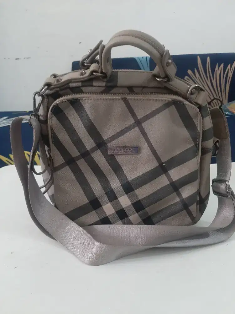 Sling bag burbery