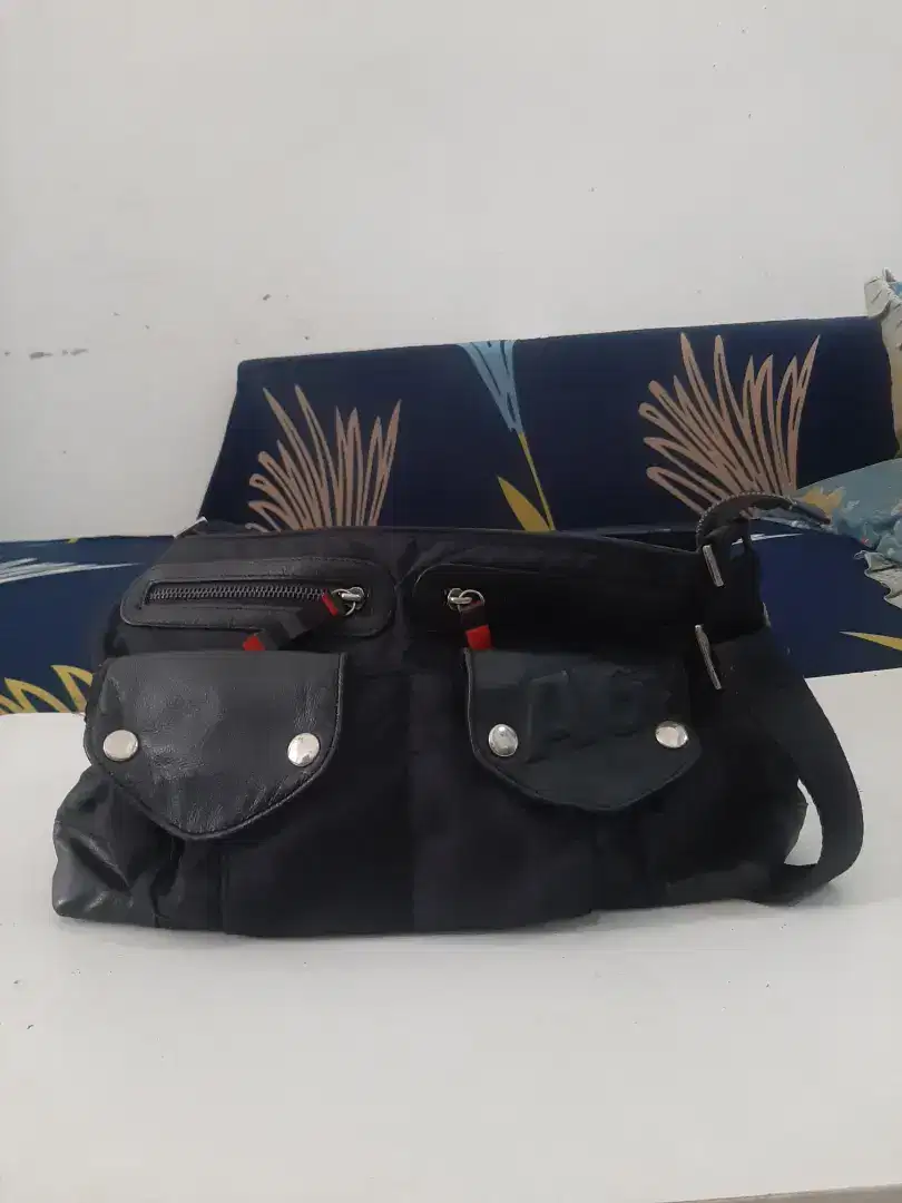 Sling bag hitam
