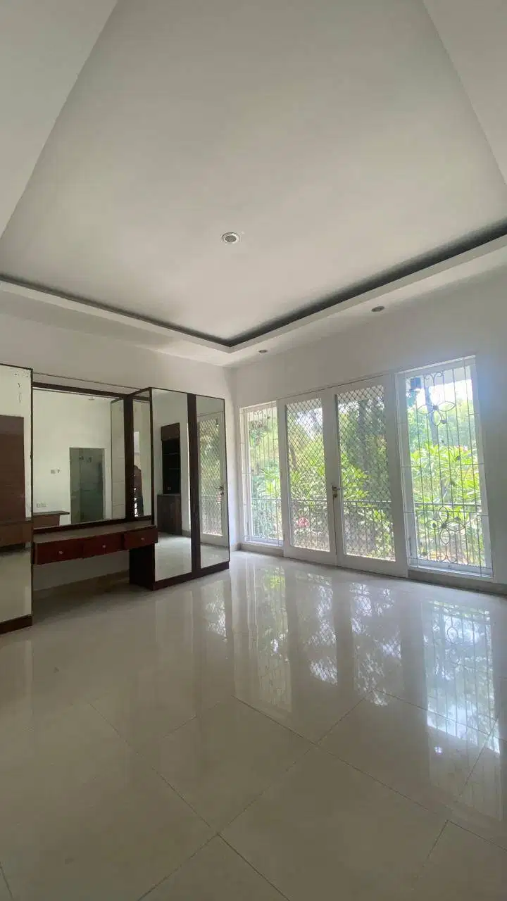 Dijual Rumah Taman Giri Loka BSD Minim Renovasi Lingkungan Eksklusif