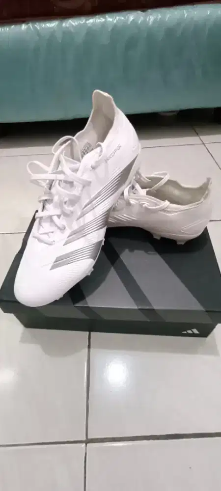 Sepatu bola Adidas Predator Original