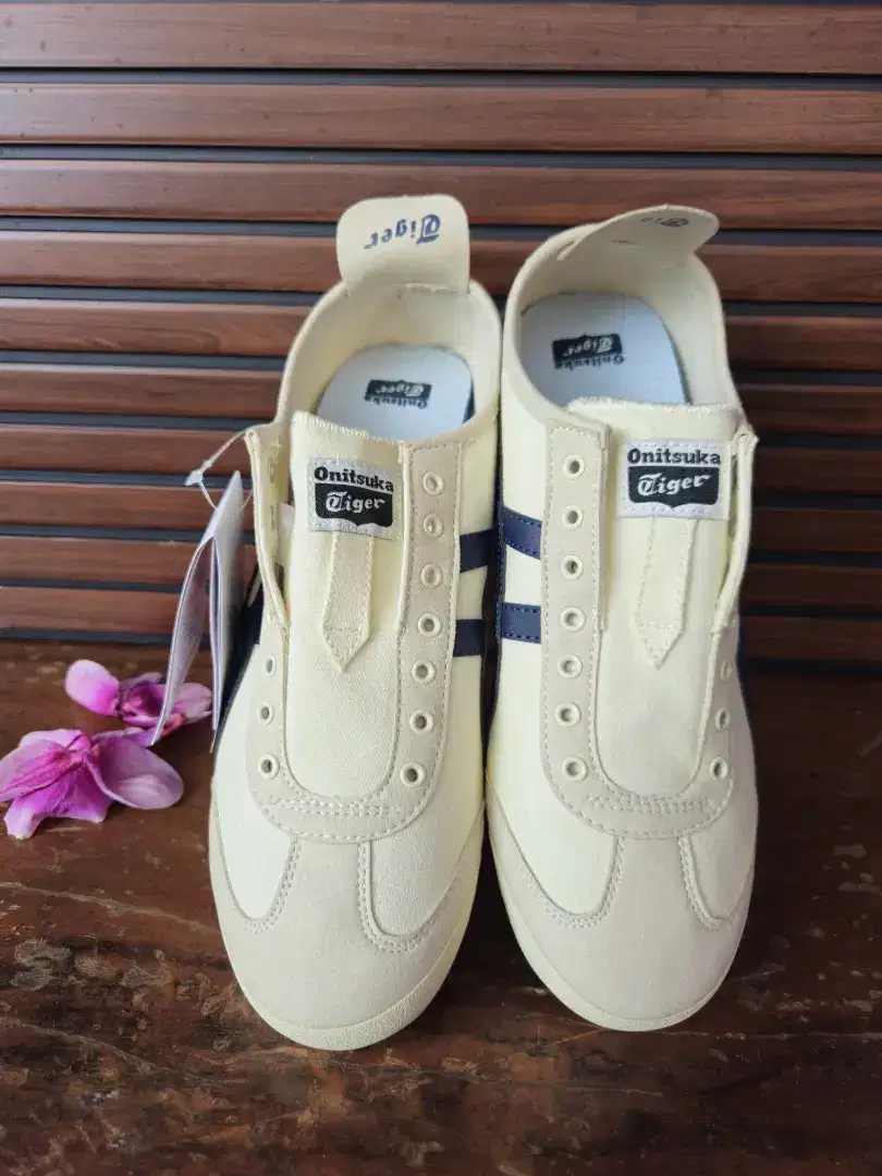 ONITSUKA TIGER MAN SHOES SIZE 42 & 43