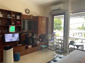 DIJUAL RUMAH PINGGIR JALAN RAYA & BEBAS BANJIR DI KEBON JERUK JAKARTA