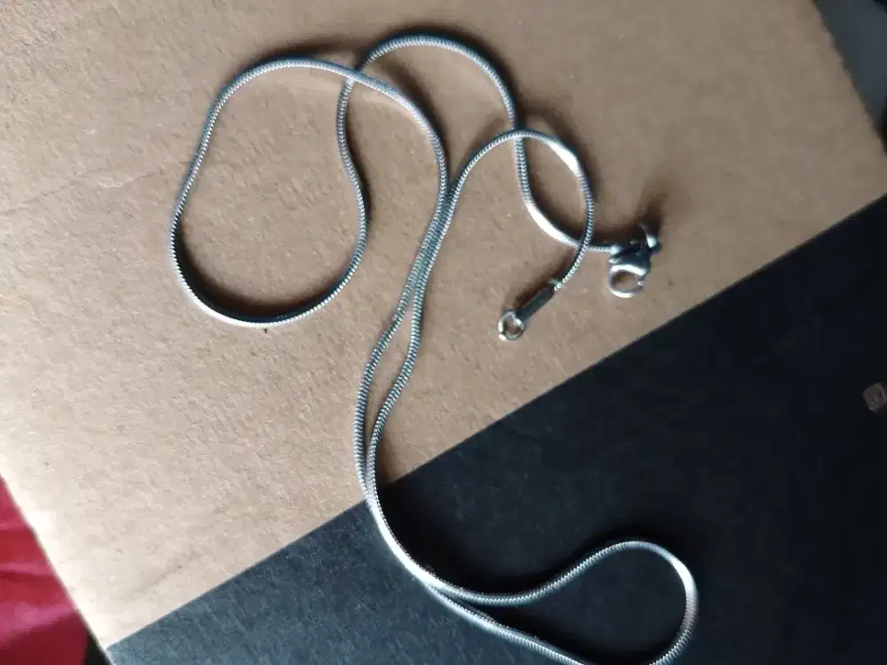 Kalung titanium bulat kecil