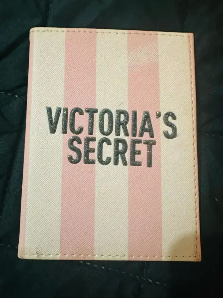 VICTORIA'S SECRET FOR PASSPORT HOLDER