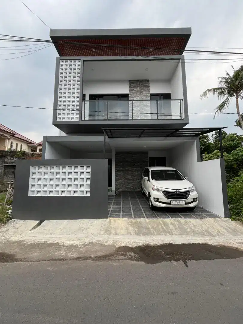 Rumah Strategis Mewah Pinggir Jalan Aspal Dekat UGM Jl Kaliurang Km 8