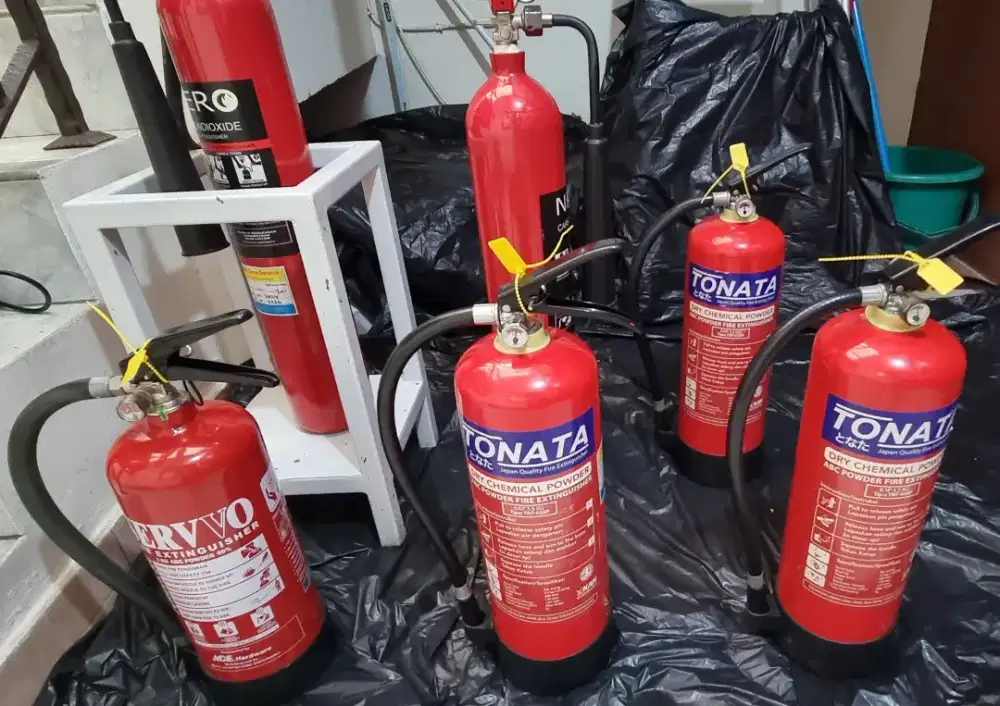 pemadam kebakaran apar