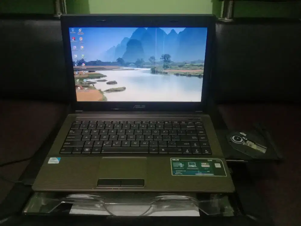 Laptop ASUS Like New + BONUS Tas & Mouse + Choco + Nego