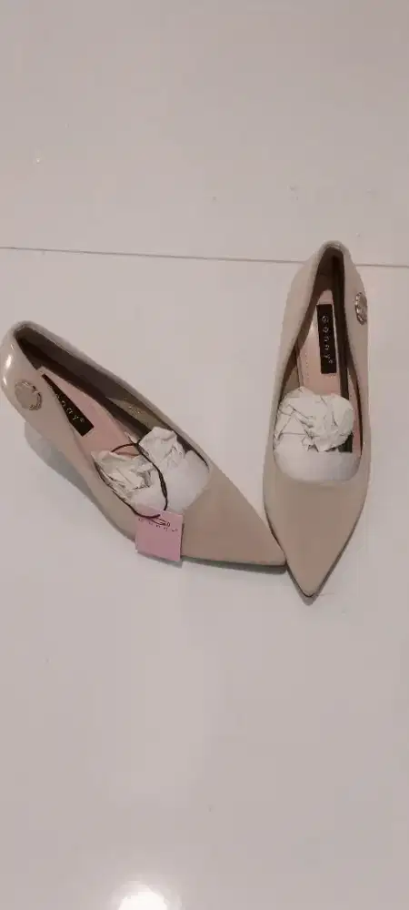 Sepatu Genny Wanita Terbaru