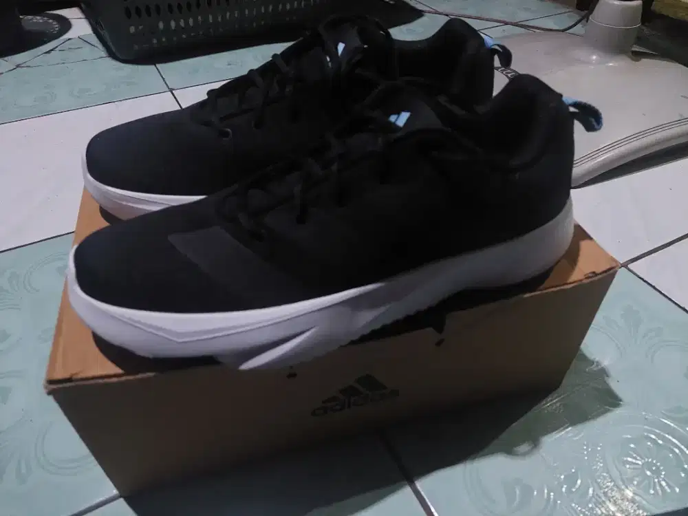 ADIDAS BASE LOUDS SIZE 43.5