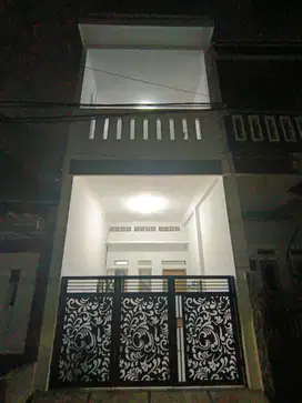 Rumah Minimalis 2 lantai terawat akses 2 mobil SHM di rawamangun