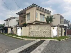 Rumah Mewah 2LT Ada Private Pool Di Puri Kartika Asri Blimbing