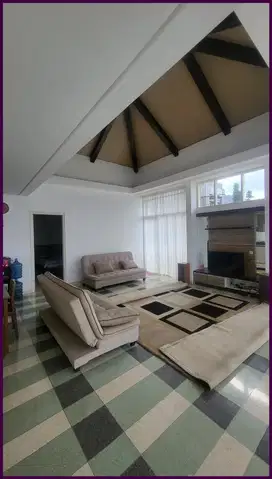 Dijual Villa Second Kawasan Elit Komplek Vila dan Hotel Dekat Jatimpar
