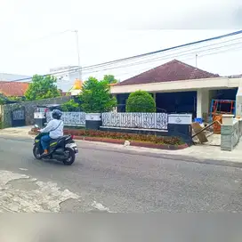 rumah dengan tanah luas timoho pinggir jalan utama strategis