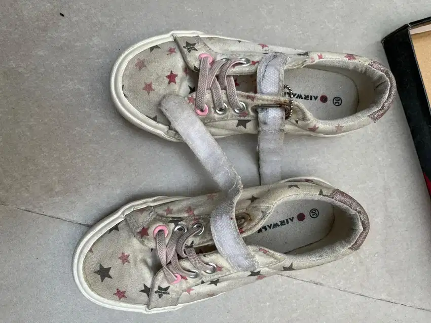 sepatu air walk anak masih bagus tinggal di cuci aja