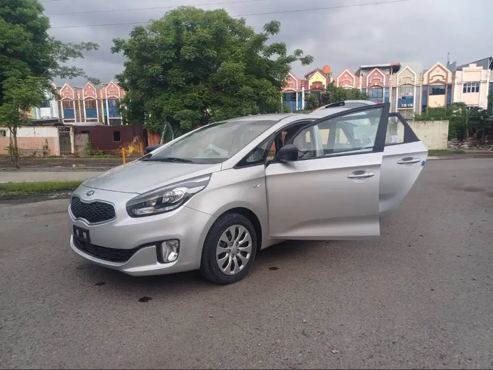 Avanza G Kia Carens 0km