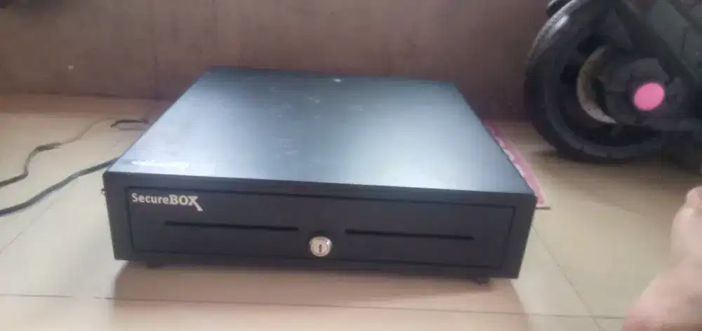 Mesin penyimpanan uang