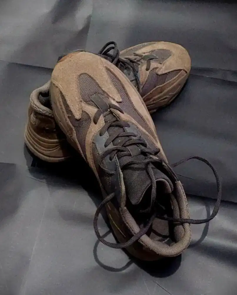 Sepatu Adidas Yezzy Pria