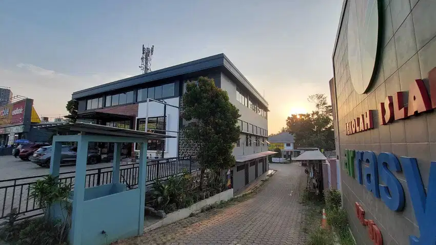 2 BANGUNAN KOMERSIAL DI RAWA BUNTU BSD