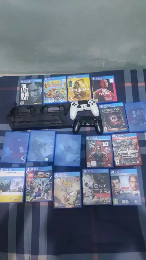 Jual PS4 second seri 2218 ( 1TB)