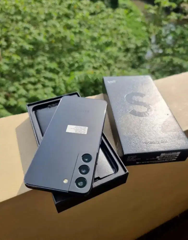 Samsung Galaxy S22 5G 8/128 GB SEIN Kondisi Seperti Baru