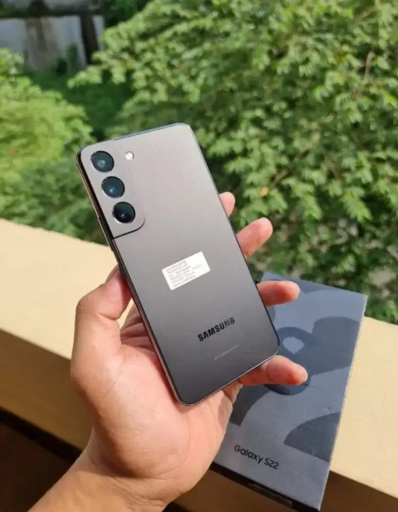 Samsung Galaxy S22 5G 8/256 GB SEIN Kondisi Seperti Baru