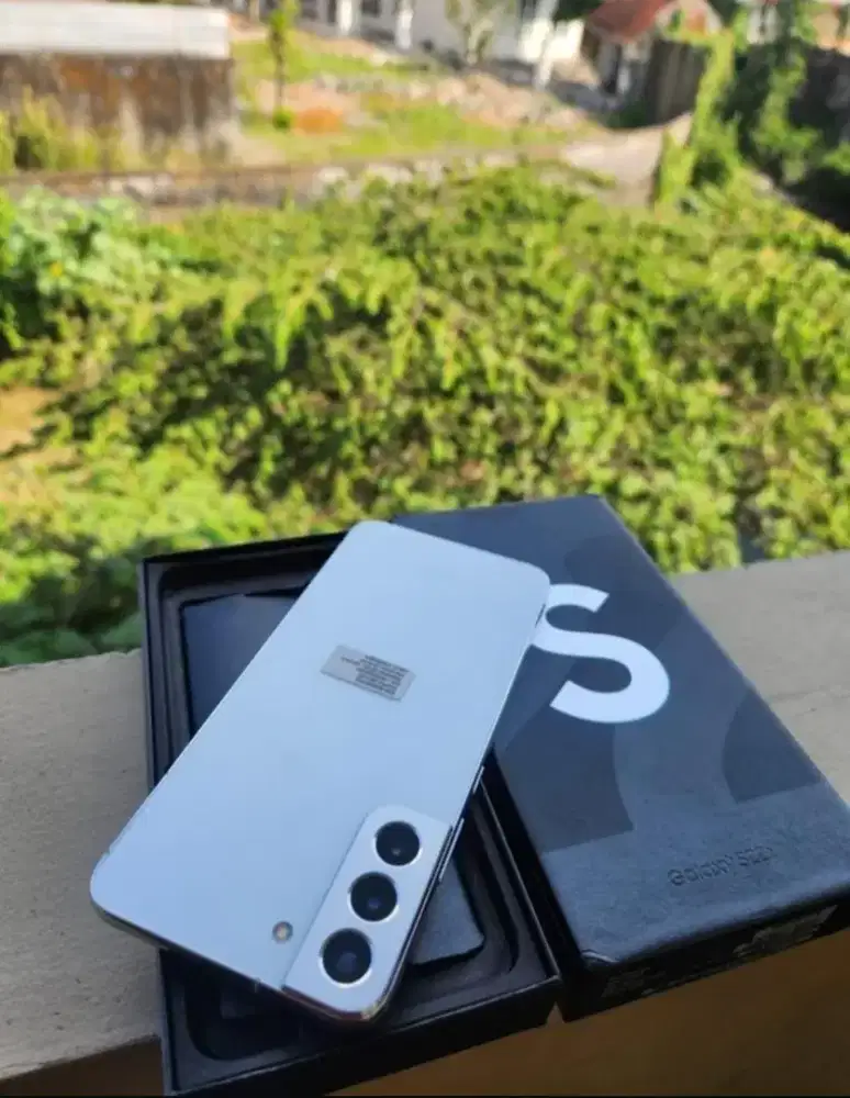 Samsung Galaxy S22 Plus 5G 8/128 GB SEIN Kondisi Seperti Baru